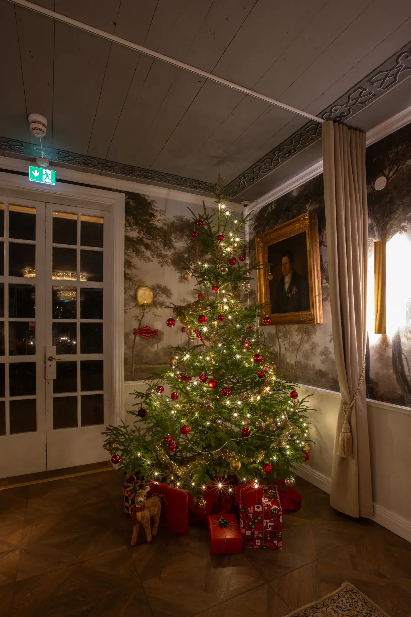 Weihnachtsdekoration im Herrenhaus.